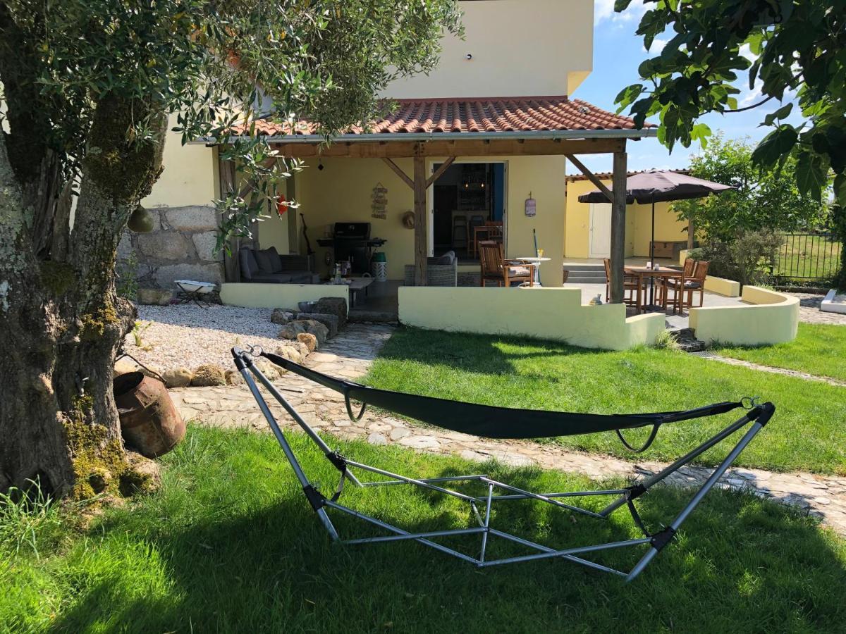 A Casa Amarela Lägenhet Pinheiro de Coja Exteriör bild